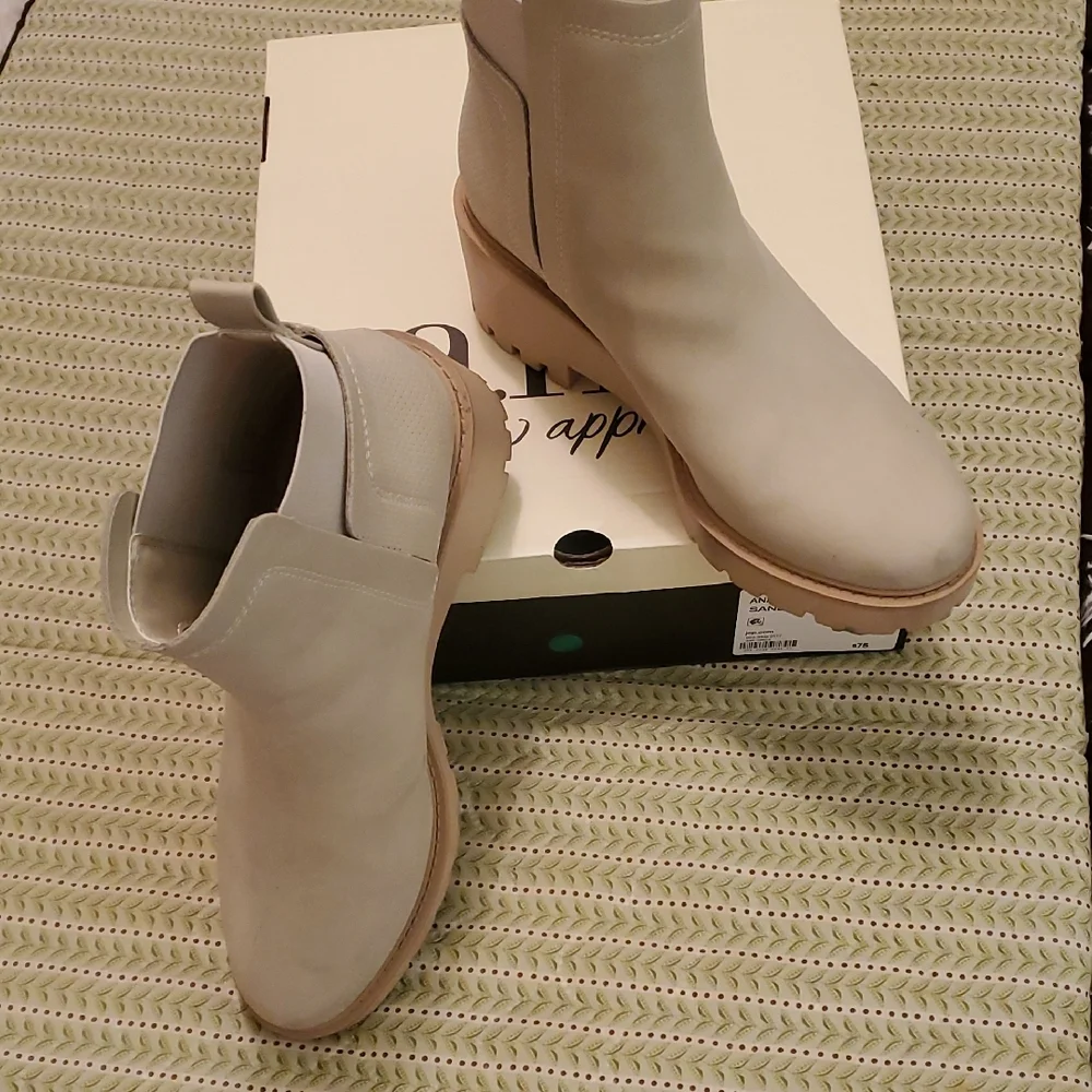 a.n.a Cream Ankle Booties‎ with Elastic Panels